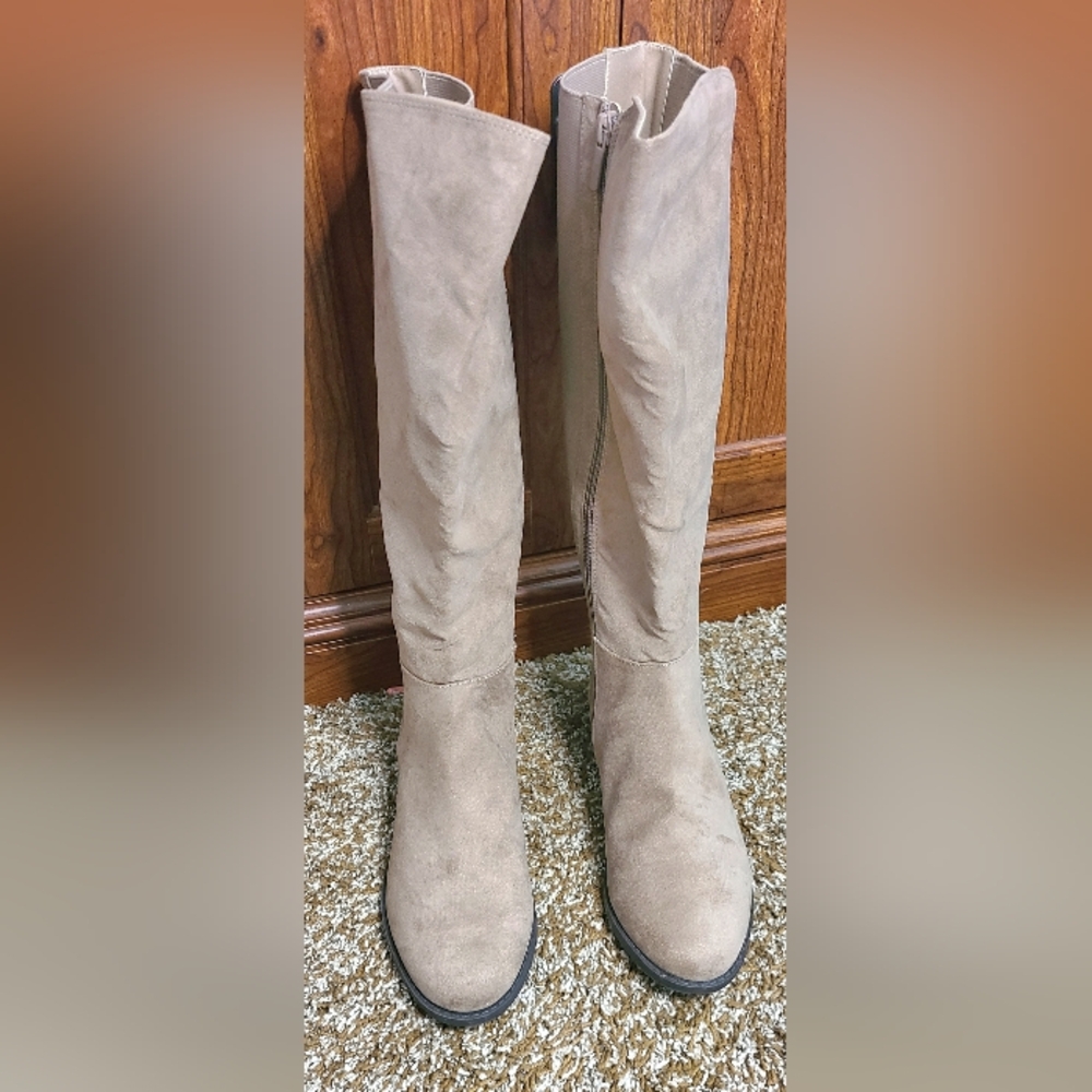 NEW Never worn Torrid heeled tan tall boots, sz 8.5